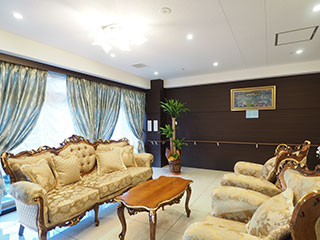 宝塚市の老人ホーム「エクセレント宝塚ガーデンヒルズ」エントランスロビー