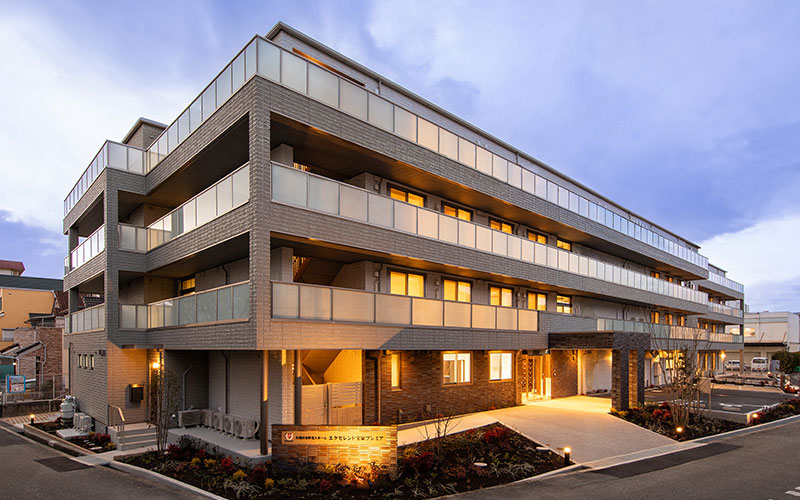 エクセレント宝塚プレミア：外観（夕景）