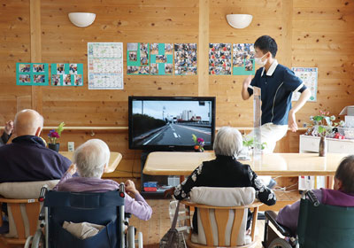 映像散歩で身体を動かす